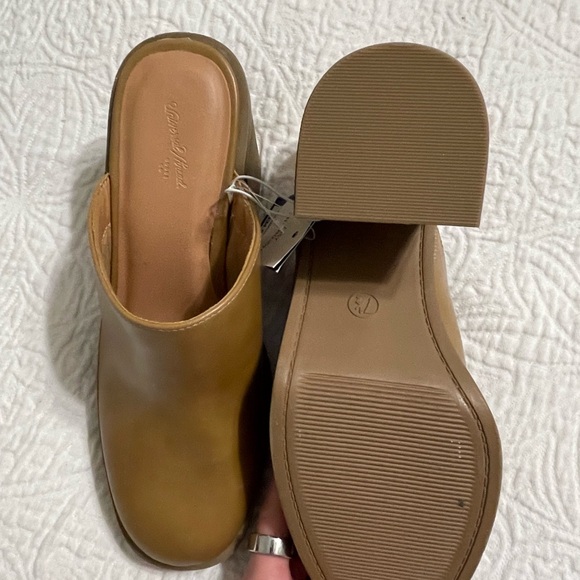 Universal Thread Brown Women's Mules - Picture 4 of 4
